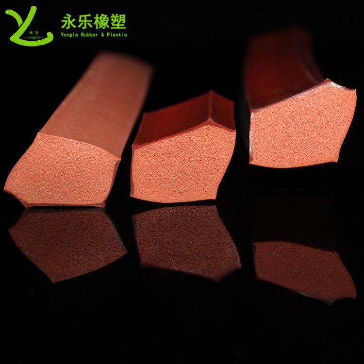 擠出復(fù)合發(fā)泡硅膠條，耐高溫復(fù)合發(fā)泡硅膠條，耐老化復(fù)合發(fā)泡硅膠條